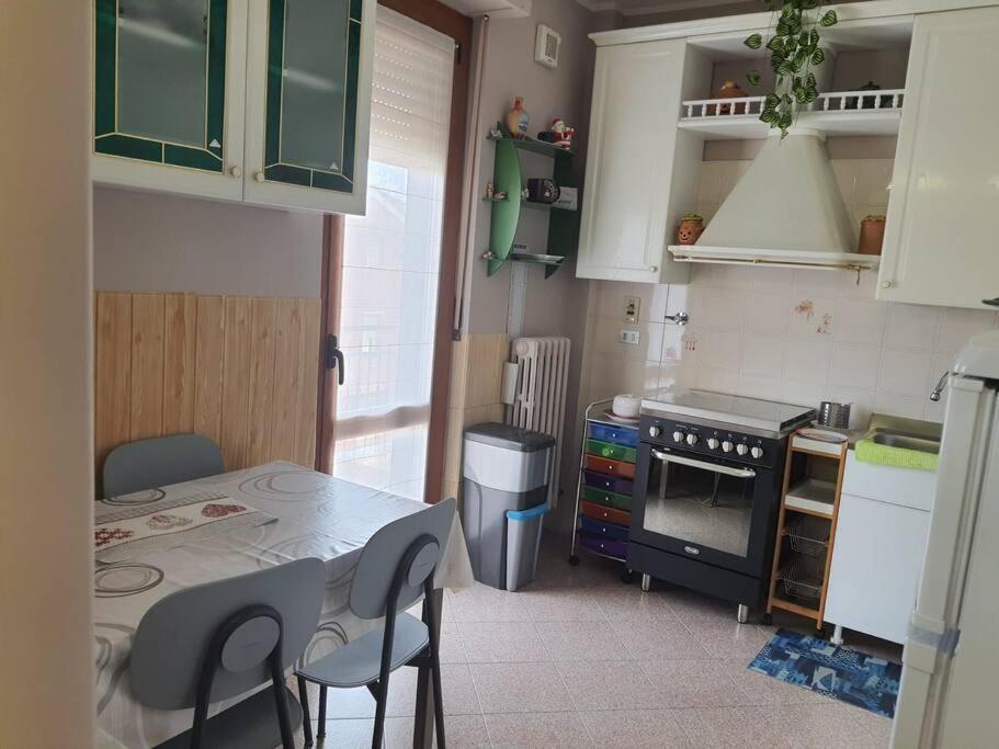 Appartamento Vinovo Centro Buitenkant foto